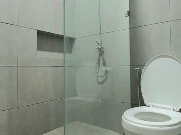 Dijual Rumah 3 Lt di Tanjung Duren Selatan Jalan 2 Mobil bebas Banjir