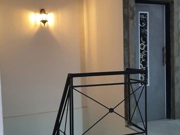 Dijual Rumah 3 Lt di Tanjung Duren Selatan Jalan 2 Mobil bebas Banjir