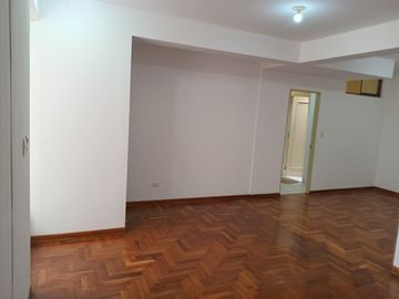 BAJO DE PRECIO DUPLEX EN PRIMER PISO LIMITE MIRAFLORES Y SAN ISIDRO