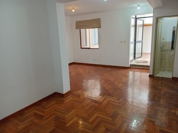 BAJO DE PRECIO DUPLEX EN PRIMER PISO LIMITE MIRAFLORES Y SAN ISIDRO