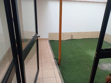 BAJO DE PRECIO DUPLEX EN PRIMER PISO LIMITE MIRAFLORES Y SAN ISIDRO