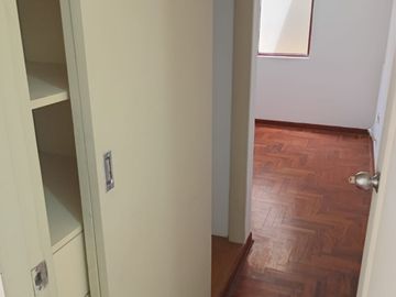 BAJO DE PRECIO DUPLEX EN PRIMER PISO LIMITE MIRAFLORES Y SAN ISIDRO