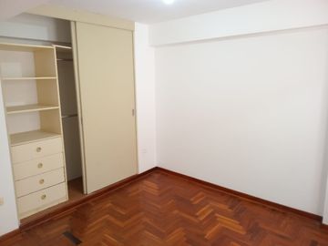 BAJO DE PRECIO DUPLEX EN PRIMER PISO LIMITE MIRAFLORES Y SAN ISIDRO