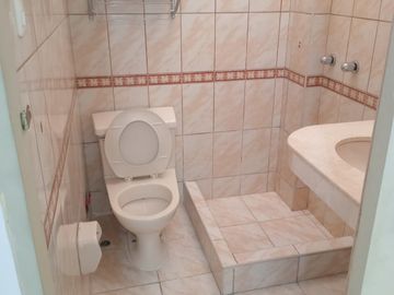 BAJO DE PRECIO DUPLEX EN PRIMER PISO LIMITE MIRAFLORES Y SAN ISIDRO