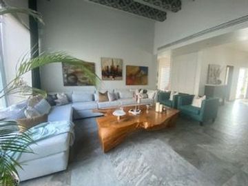 Casa en colonia cerrada, con alberca, totalmente equipada...