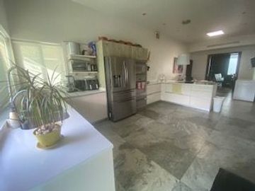 Casa en colonia cerrada, con alberca, totalmente equipada...
