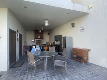 Casa en colonia cerrada, con alberca, totalmente equipada...