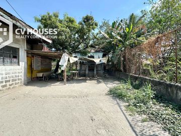 FOR SALE: CLASSIC OLD HOUSE WITH SPACIOUS LOT – ENDLESS POSSIBILITIES