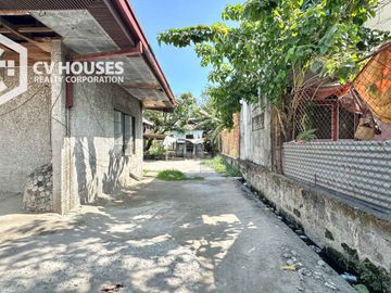 FOR SALE: CLASSIC OLD HOUSE WITH SPACIOUS LOT – ENDLESS POSSIBILITIES