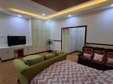 Furnished House and Lot for Sale in Clark Manor!