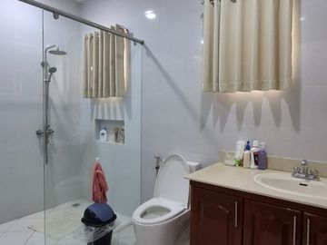 Furnished House and Lot for Sale in Clark Manor!