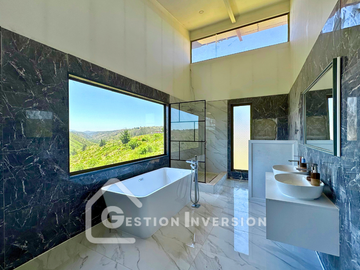 Venta Parcela con Casa en condominio Santa Maria