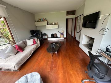 Casa con amplios ambientes y rodeada de jardines 🏡💚