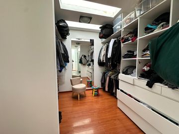 Casa con amplios ambientes y rodeada de jardines 🏡💚