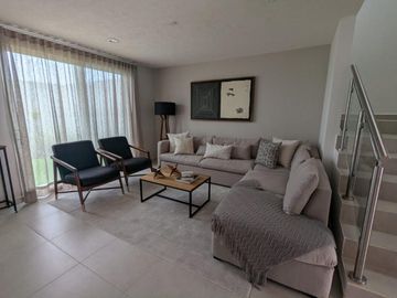 CASA EN VENTA CON 4 REC Y SALA TV, LA VISTA RESIDENCIAL, MOD. CASTELLO, QUERETARO, QRO.