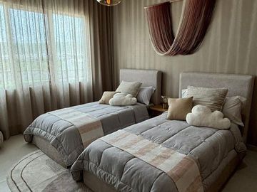 CASA EN VENTA CON 4 REC Y SALA TV, LA VISTA RESIDENCIAL, MOD. CASTELLO, QUERETARO, QRO.