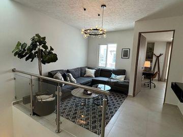 CASA EN VENTA CON 4 REC Y SALA TV, LA VISTA RESIDENCIAL, MOD. CASTELLO, QUERETARO, QRO.