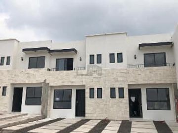 SE VENDE Casa en Carmina