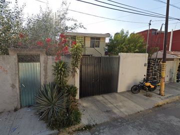 Casa Dúplex en venta Tomas Newcomb 235 PROPIEDAD ADJUDICADA