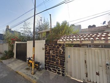 Casa Dúplex en venta Tomas Newcomb 235 PROPIEDAD ADJUDICADA