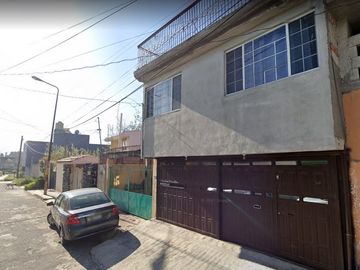 Casa Dúplex en venta Tomas Newcomb 235 PROPIEDAD ADJUDICADA