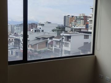 Venta de Departamento Calle Portete y Eloy Alfaro - $128.000 negociables