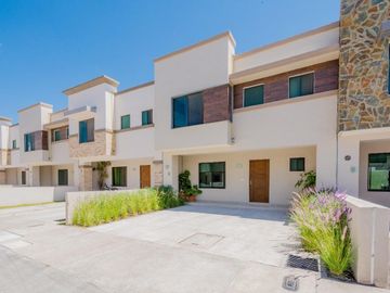 CASA EN VENTA, LA VISTA RESIDENCIAL 3 REC C/U BAÑO PRIVADO, JARDIN GRANDE, MOD. SCORDIA, QUERETARO