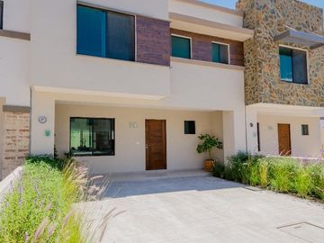 CASA EN VENTA, LA VISTA RESIDENCIAL 3 REC C/U BAÑO PRIVADO, JARDIN GRANDE, MOD. SCORDIA, QUERETARO