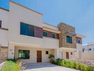 CASA EN VENTA, LA VISTA RESIDENCIAL 3 REC C/U BAÑO PRIVADO, JARDIN GRANDE, MOD. SCORDIA, QUERETARO