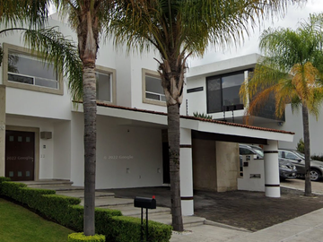 BONITA CASA EN VENTA EN CUMBRES DEL LAGO, JURIQUILLA (REMATE BANCARIO)
