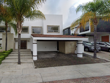 BONITA CASA EN VENTA EN CUMBRES DEL LAGO, JURIQUILLA (REMATE BANCARIO)