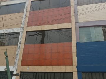 VENTA DE CASITA DE 4 PISOS A.C.159 M2 SUPER CENTRICO.