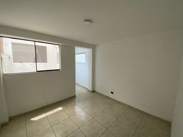 VENTA DE CASITA DE 4 PISOS A.C.159 M2 SUPER CENTRICO.