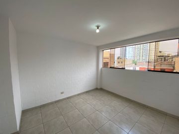 VENTA DE CASITA DE 4 PISOS A.C.159 M2 SUPER CENTRICO.