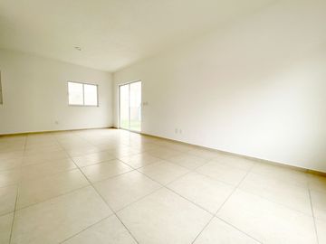Casa en La Vista con estilo Californiano y estacionamientos techados