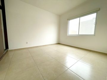 Casa en La Vista con estilo Californiano y estacionamientos techados