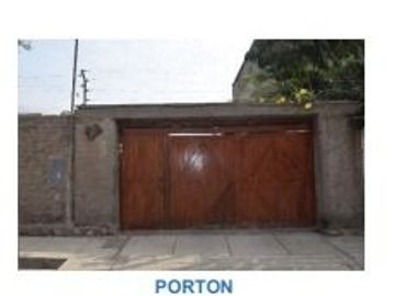 SE VENDE AMPLIA CASA PUERTA A CALLE CON PISCINA