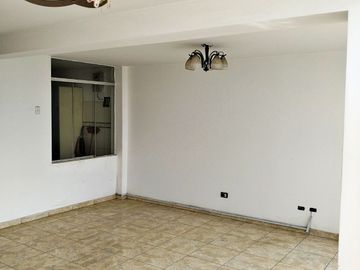 Hermosa Casa En Venta - Avenida Canta Callao