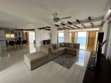casa de venta frente al mar en manta zona sur