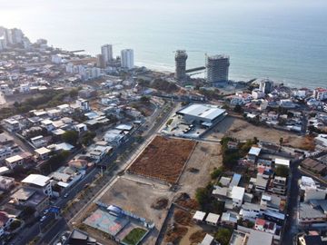 casa de venta frente al mar en manta zona sur