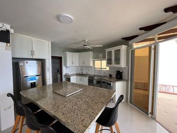 casa de venta frente al mar en manta zona sur