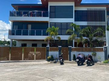6 Bedrooms House and Lot with Indoor Pool for Sale in Highlands Pointe II, Rizal