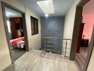 VENTA DE AMPLIA CASA EN RICAURTE
