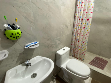 VENTA DE AMPLIA CASA EN RICAURTE