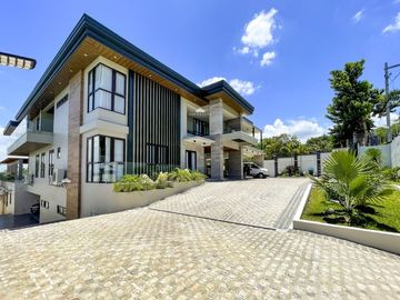 HIGH-END House and Lot for Sale in Valley Golf Subdivision, Rizal WITH SOLAR PANELS