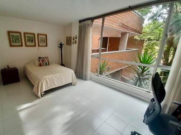 ¡OPORTUNIDAD! APARTAMENTO DÚPLEX EN EL POBLADO – MEDELLÍN