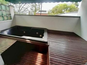 ¡OPORTUNIDAD! APARTAMENTO DÚPLEX EN EL POBLADO – MEDELLÍN