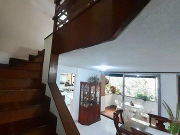 ¡OPORTUNIDAD! APARTAMENTO DÚPLEX EN EL POBLADO – MEDELLÍN
