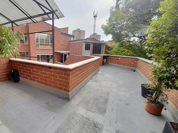 ¡OPORTUNIDAD! APARTAMENTO DÚPLEX EN EL POBLADO – MEDELLÍN