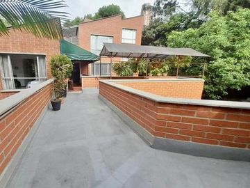 ¡OPORTUNIDAD! APARTAMENTO DÚPLEX EN EL POBLADO – MEDELLÍN